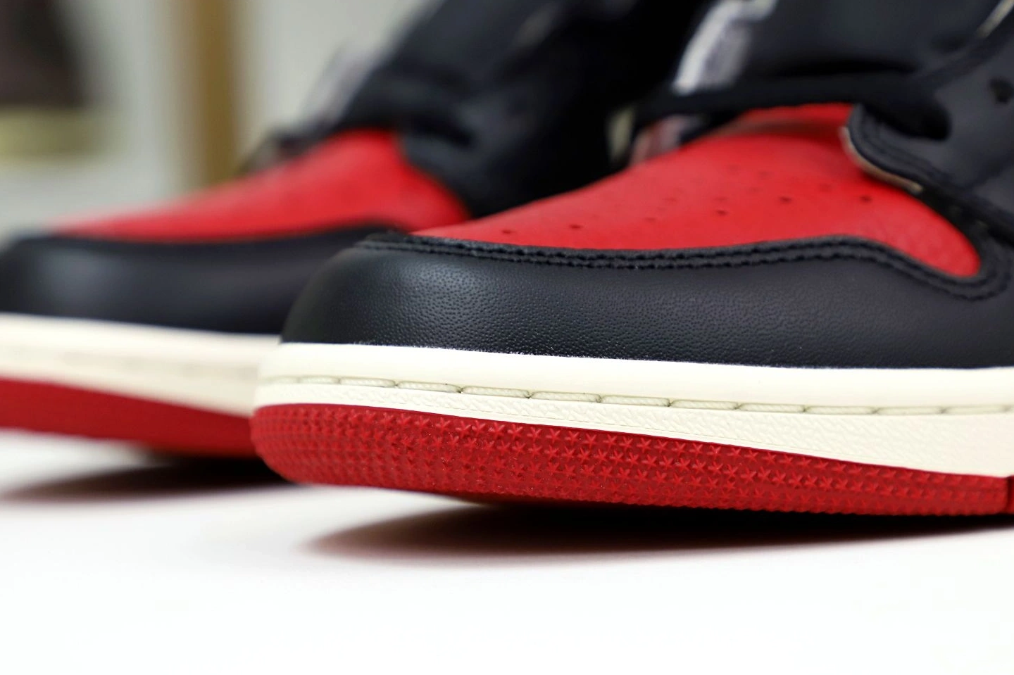 TOE' JORDAN HIGH 'BRED 1 OG AIR RETRO 0104